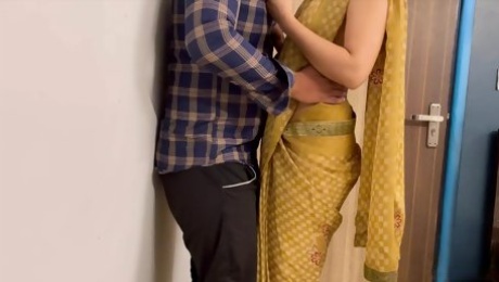 Bhabhi Fucked With the Salesman