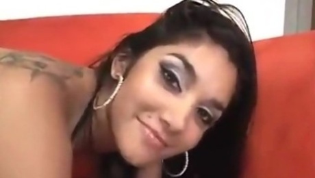 Arabian Babe Leah Jaye Let Nigger Fuck He On The Sofa